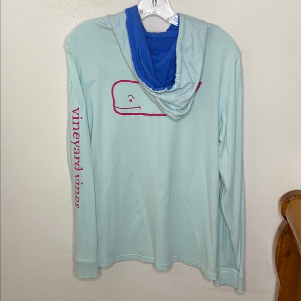 Women’s Vineyard Vines T-shirt with hoodie